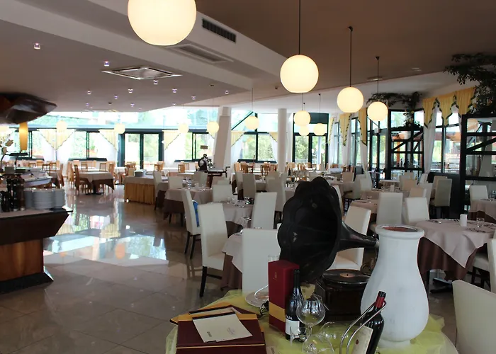 Mediterranee Family & Hotel