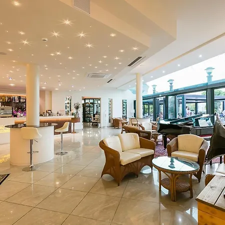 Hotel Mediterranee Family &