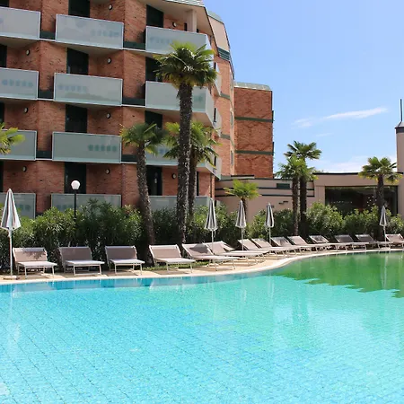 Mediterranee Family & Hotel 5*