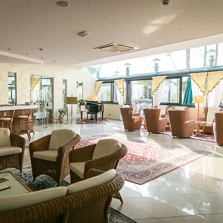 Mediterranee Family & Ξενοδοχείο Μπιμπιόνε