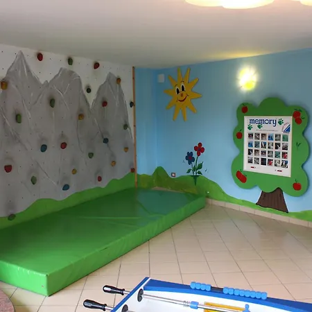 Hotel Mediterranee Family & 5*